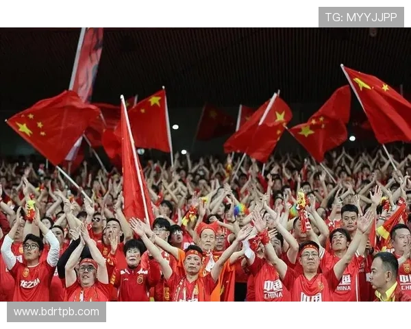 国家队客场逆转取胜引爆联赛关注度与球迷热情新高赛季走势成焦点