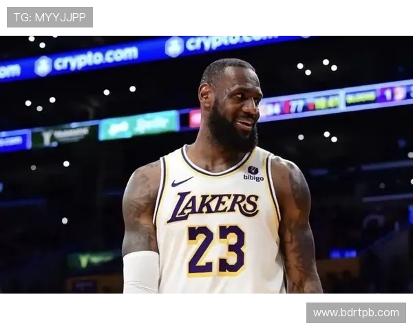 詹姆斯创历史新纪录 湖人迎来季前赛首胜 勇士与火箭对决精彩纷呈